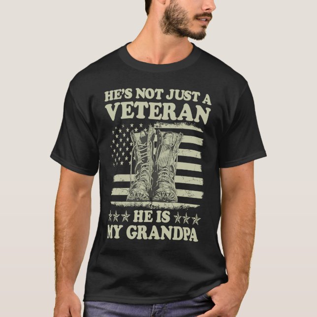 He's Not Just A Veteran He Is My Grandpa Veterans  T-Shirt (Vorderseite)