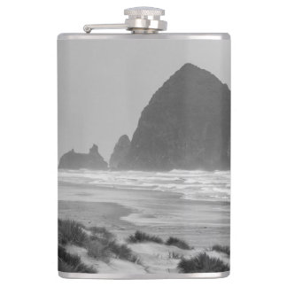 Heuschober-Felsen am Kanonen-Strand Flachmann