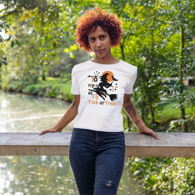 Heute Abend fliegen wir Halloween-Hexe auf einem B Tri-Blend Shirt (Von Creator hochgeladen)