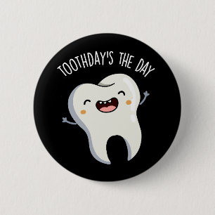 Heute ist der Tag Funny Tooth Puns Dark BG Button