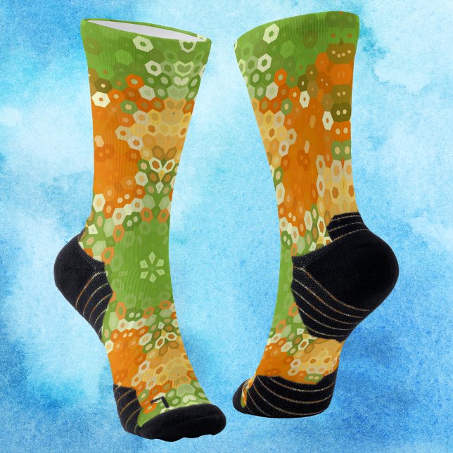 Hex Mandala Green und Orange Socken (Green and Orange Hexagon Mandala Socks by Wormhole Orbital)