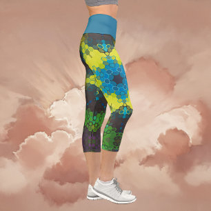 Hex Mandala Green Yellow und Blue Capri Leggings