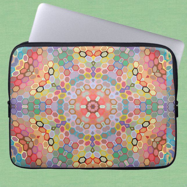 Hex Mandala Regenbogen Laptopschutzhülle (Rainbow Hexagon Mandala Laptop Sleeve by Wormhole Orbital)