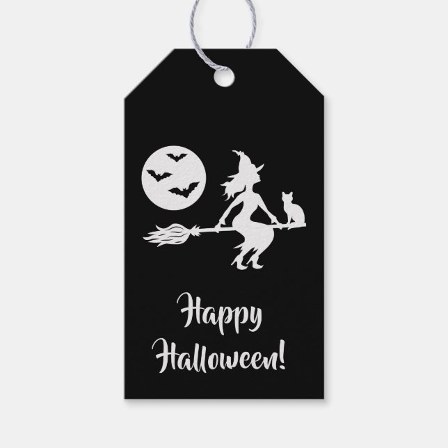 Hexe auf einem schwarzen und weißen Halloween Geschenkanhänger (Vorderseite)