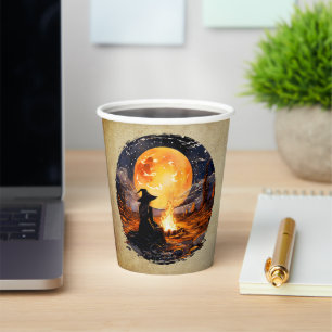 Hexe mit Kerzen und Feuer - Wicca Halloween 1 Pappbecher