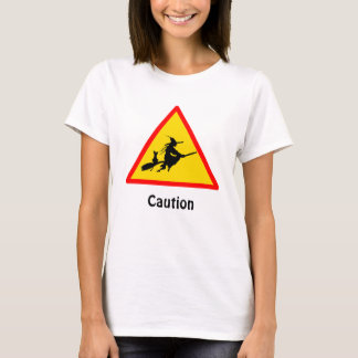 Hexe mit Vorsicht T-Shirt