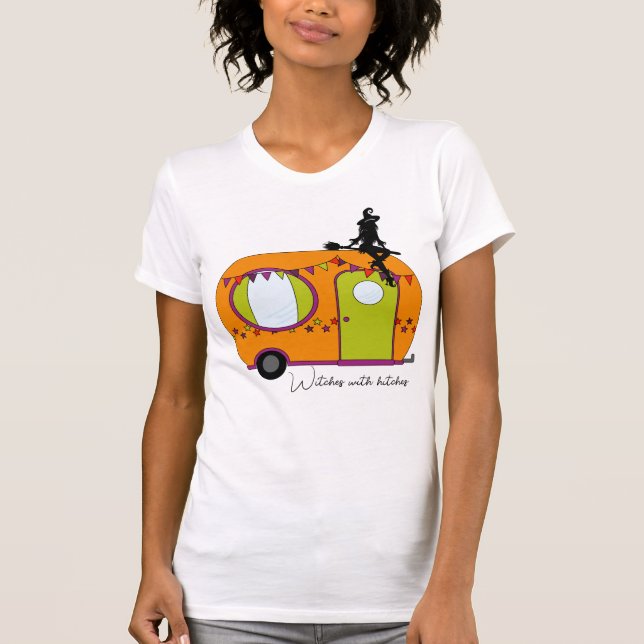 Hexen mit Anhängern Halloween-Wohnwagen T-Shirt (Vorderseite)