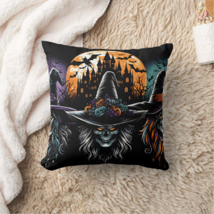 Hexen versammeln sich zu Halloween in einem Spuk S Kissen