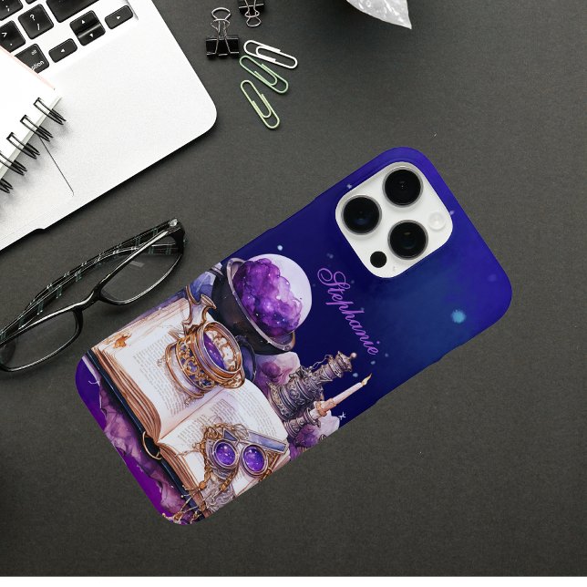 Hexen-Vibes-Spellbuch Benutzerdefinierter Name iPhone 16 Pro Max Hülle (Von Creator hochgeladen)