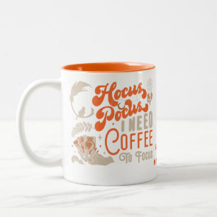 Hexenhocus-Pokus-Kaffee zum Fokussieren des Fotos  Zweifarbige Tasse