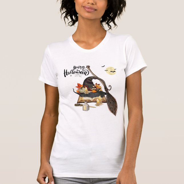 Hexenhut auf einem offenen Zauberbuch T-Shirt (Vorderseite)