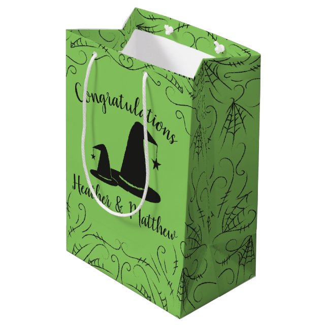 Hexenhut Baby Shower Halloween Mittlere Geschenktüte (Rückseite Schrägansicht)