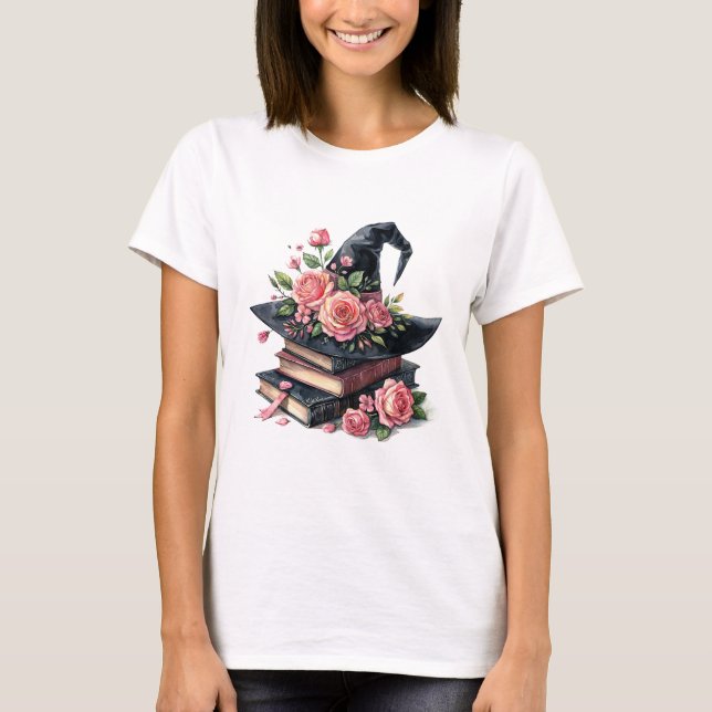 Hexenhut mit rosa Rosen Buchstapel T-Shirt (Vorderseite)