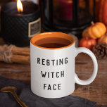 Hexenmeisterschaft Zweifarbige Tasse<br><div class="desc">Servieren Sie eine Tasse von Ihrem Lieblings-"Brauen" in unserer lustigen Halloween-Tasse. Das Design zeichnet sich durch eine "ruhende Hexe" in modernen schwarzen Schriften aus. Wir haben es im zweifarbigen Stil mit einem festlichen Halloween-Orange-Interieur Liebe.</div>