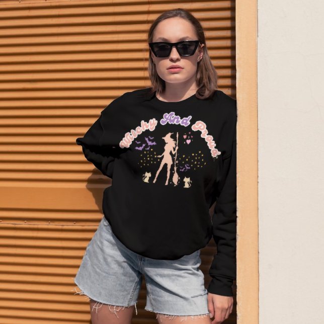 Hexerei und Stolz: Ein Halloween für Hexen Sweatshirt (Von Creator hochgeladen)