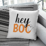 Hey, Boo Orange White Funny Halloween Ghost Kissen<br><div class="desc">Modern and cute "Hey Boo" Halloween home decor pillow design feature text in black,  orange and white colors with a little ghost akzent.</div>