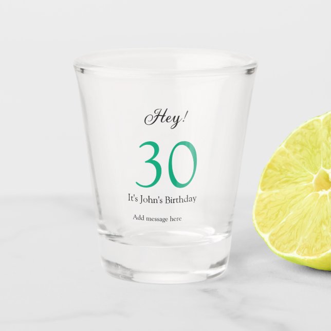Hey it's 30th birthday green black bold letter nam schnapsglas (Vorderseite)
