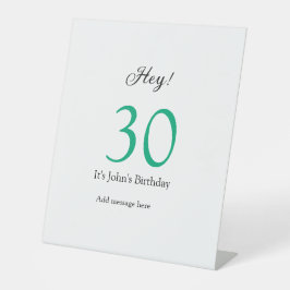 Hey it's 30th birthday green black bold letter nam sockelschild