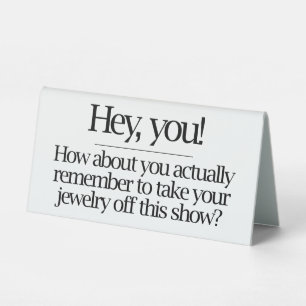 Hey! Vergiss nicht, deinen Schmuck auszuziehen Tischaufsteller