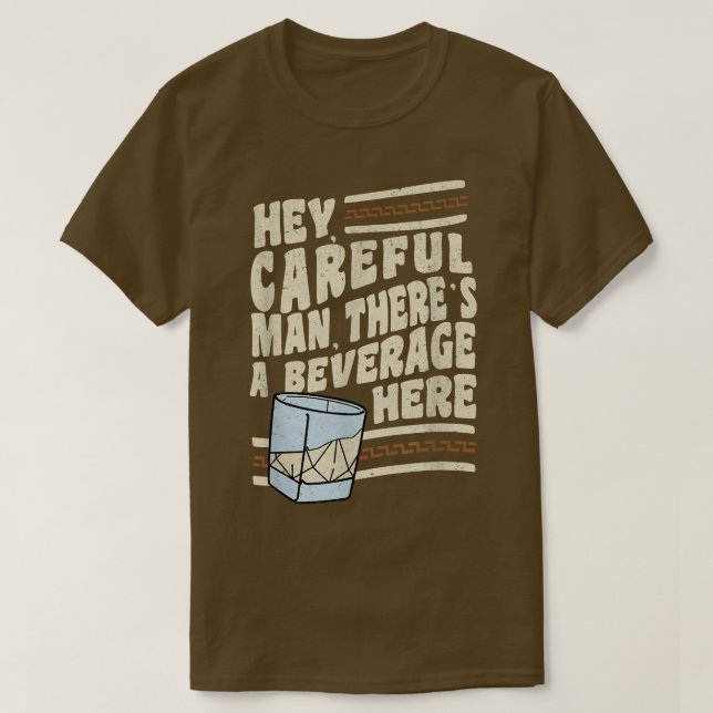 Hey, vorsichtiger Mann, hier gibt es ein Getränk T-Shirt (Design vorne)