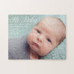 Hi Baby Foto Chic White Script Neugeborene<br><div class="desc">Das schicke,  weiße Typografie-Overlay von Hi Baby und Ihre wunderschöne Neugeborenenfotografie auf diesem kleinen Puzzle für die Geburt eines Fotos. Perfekte,  geschlechtsneutrale Fotovorlage für einen kleinen Jungen oder ein Mädchen auf diesem hübschen minimalistischen Geschenk.</div>