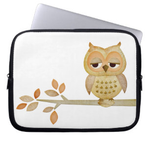 Hibou somnolent dans le sac de l'électronique