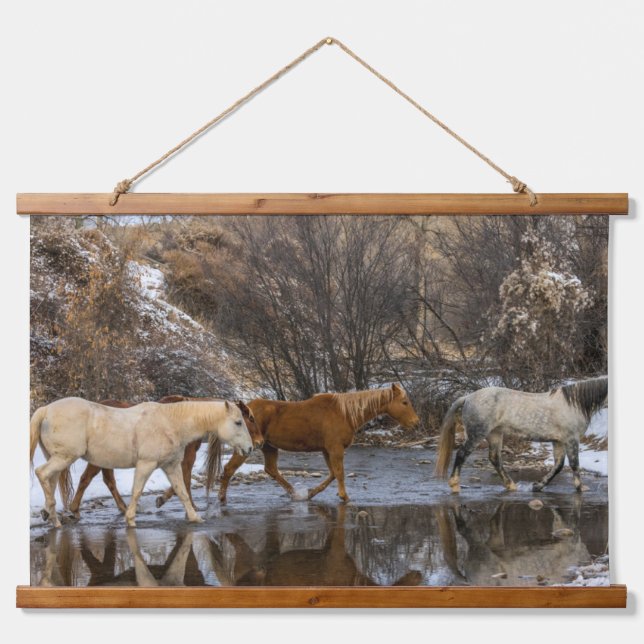 Hideout Horse Ranch Wandteppich Mit Holzrahmen (Vorne)