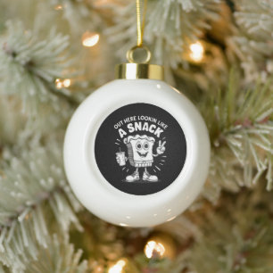 Hier draußen aussehend wie ein Snack Weihnachtsbau Keramik Kugel-Ornament