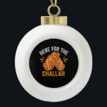 Hier für Challah Funny Jewish Hanukkah Brot Keramik Kugel-Ornament<br><div class="desc">chanukah, menorah, hanukkah, dreidel, jüdisch, Chrismukkah, Ferien, Horah, Weihnachten, Herausforderung</div>