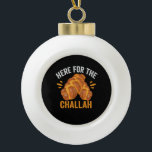 Hier für Challah Funny Jewish Hanukkah Brot Keramik Kugel-Ornament<br><div class="desc">chanukah, menorah, hanukkah, dreidel, jüdisch, Chrismukkah, Ferien, Horah, Weihnachten, Herausforderung</div>