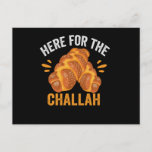 Hier für Challah Funny Jewish Hanukkah Brot Postkarte<br><div class="desc">chanukah, menorah, hanukkah, dreidel, jüdisch, Chrismukkah, Ferien, Horah, Weihnachten, Herausforderung</div>