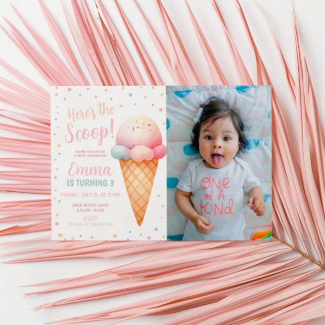 Hier ist das Scoop Pastel Pink Ice Cream Foto Einladung (Von Creator hochgeladen)