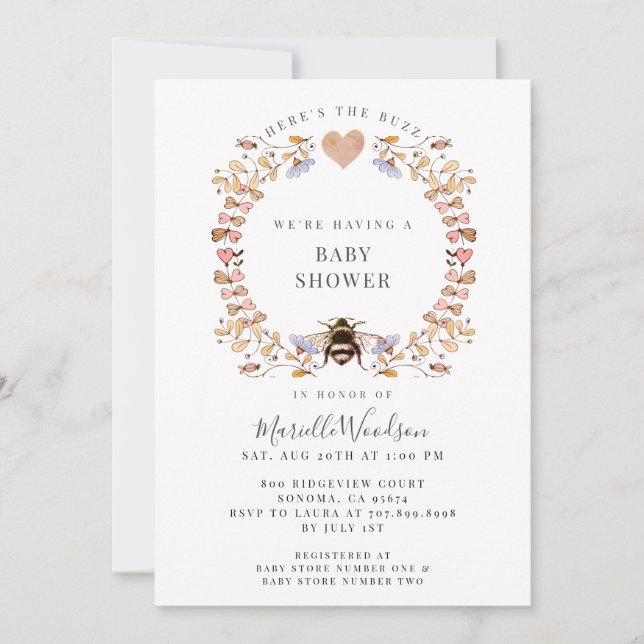 Hier ist die Buzz Floral Heart Bee Baby Dusche Einladung (Vorderseite)