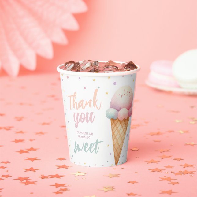 Hier ist die Scoop Ice Cream Birthday Party Pappbecher (Insitu)