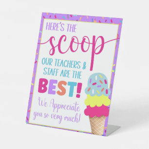 Hier ist die Scoop Teacher Appreciation Ice Cream Sockelschild