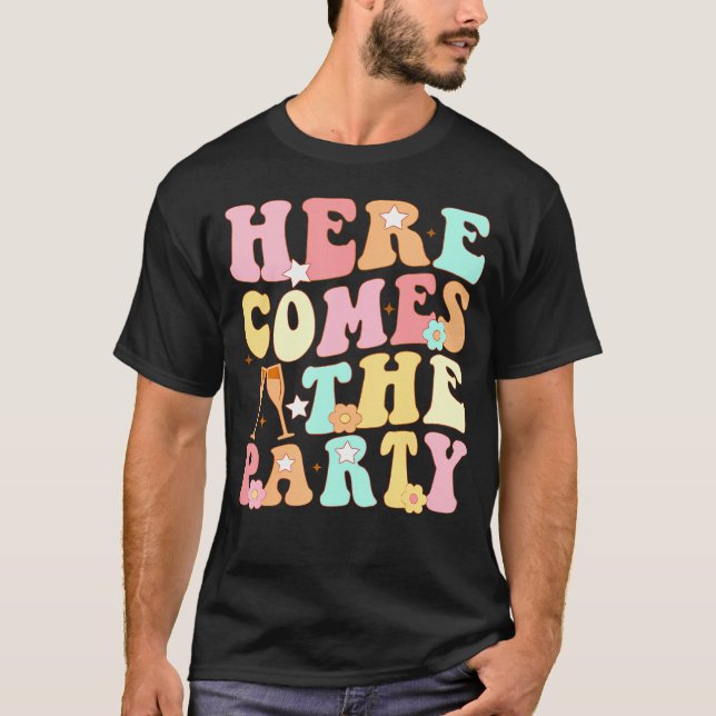 Hier kommt das Party Bride Groovy Bachelorette Mat T-Shirt (Vorderseite)