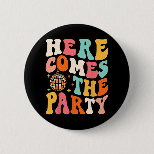 Hier kommt das Party Retro Bachelorette Bridal Tei Button