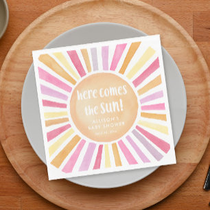 Hier kommt das Sonnenmädchen, das die Sonne duscht Serviette