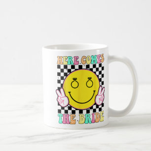 Hier kommt der Bride Groovy Junggeselinnen-Abschie Kaffeetasse