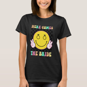 Hier kommt der Bride Groovy Junggeselinnen-Abschie T-Shirt