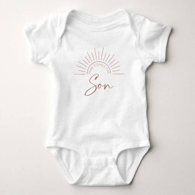 Hier kommt der Sohn Baby Strampler (Vorderseite)