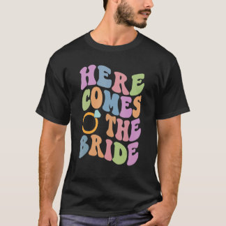 Hier kommt die Braut Junggesellinnenabschied Trend T-Shirt