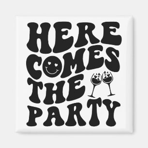 Hier kommt die Brautparty Retro Groovy Junggeselli Magnet