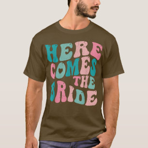 Hier kommt die Brautzukunde Frau Verlobung Bachelo T-Shirt