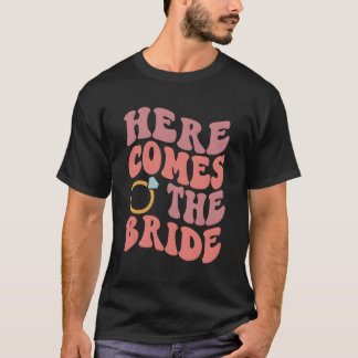 Hier kommt die Bride Bachelorette Py Wedding T-Shirt
