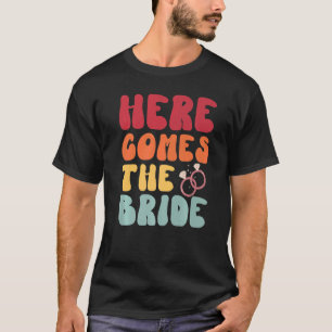 Hier kommt die Bride Retro Groovy Bachelorette Par T-Shirt