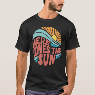 Hier kommt die Sonne Retro Summer Vibe Family Beac T-Shirt