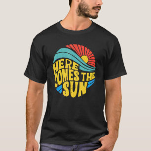Hier kommt die Sonne Vintag Retro 60er Surf Summ T-Shirt