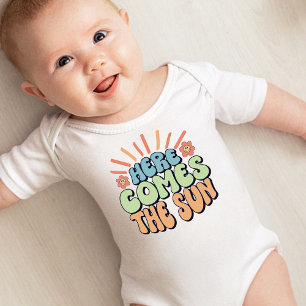 Hier kommt die Sonnendusche Baby Strampler