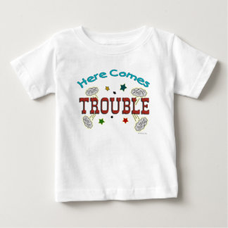 Hier kommt Trouble Säugling Baby Kid T - Shirt
